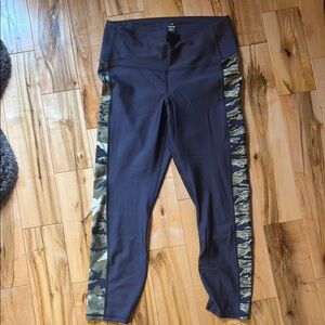 Under Armor Crop Legging